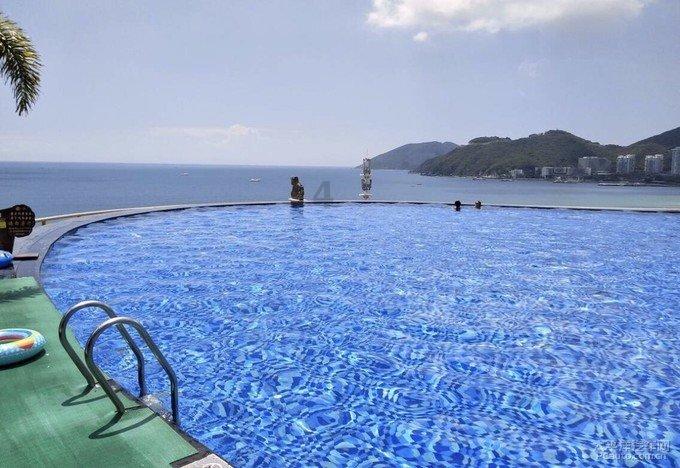 韩庚卢靖姗同框，网友都说韩庚好会找老婆，嫂子大气舒展有涵养